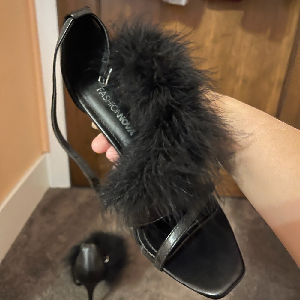 Black feathered heels - Picture 2 of 5
